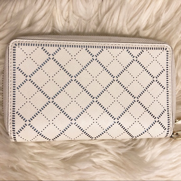 Tory Burch Robinson Crosshatch Smartphone - Picture 4 of 8